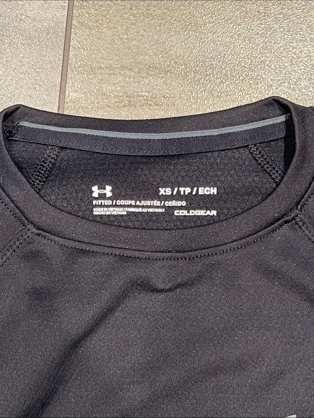 Under Armour Black Long Sleeve Performance Top (long johns) - Picture 2 of 4